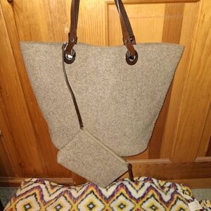 Elegant Tan Tote Bag with Pouch
